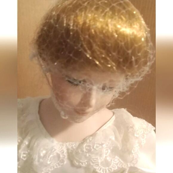 AVON 2000 PORCELAIN DOLL NWT - Picture 2 of 3